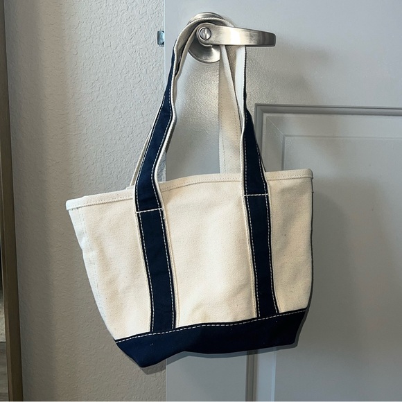 Mini Canvas Tote Purse With Zipper Closure in Cream and Navy - Picture 2 of 6